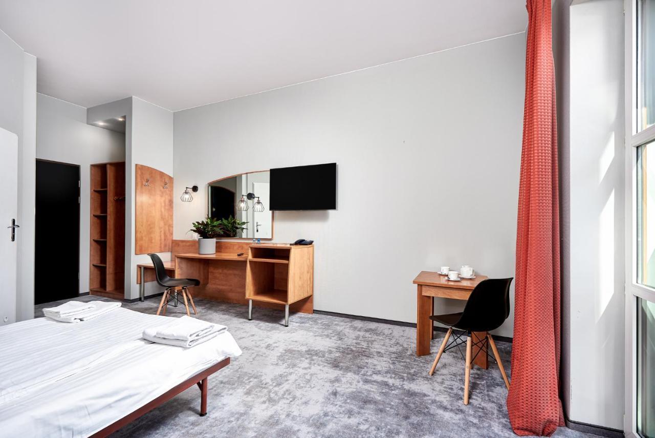 Hotel Anton By Dns Pruszkow Exterior photo